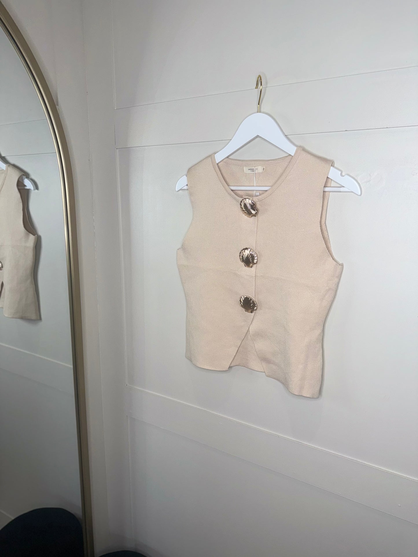Shell Button Sleeveless Tops